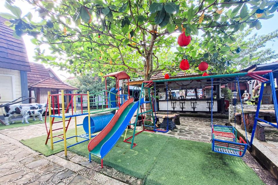 RedDoorz @ Etnik Guest House Hotel in Indonesia