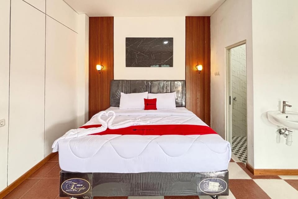 RedDoorz at Kota Bojonegoro Hotel in East Java