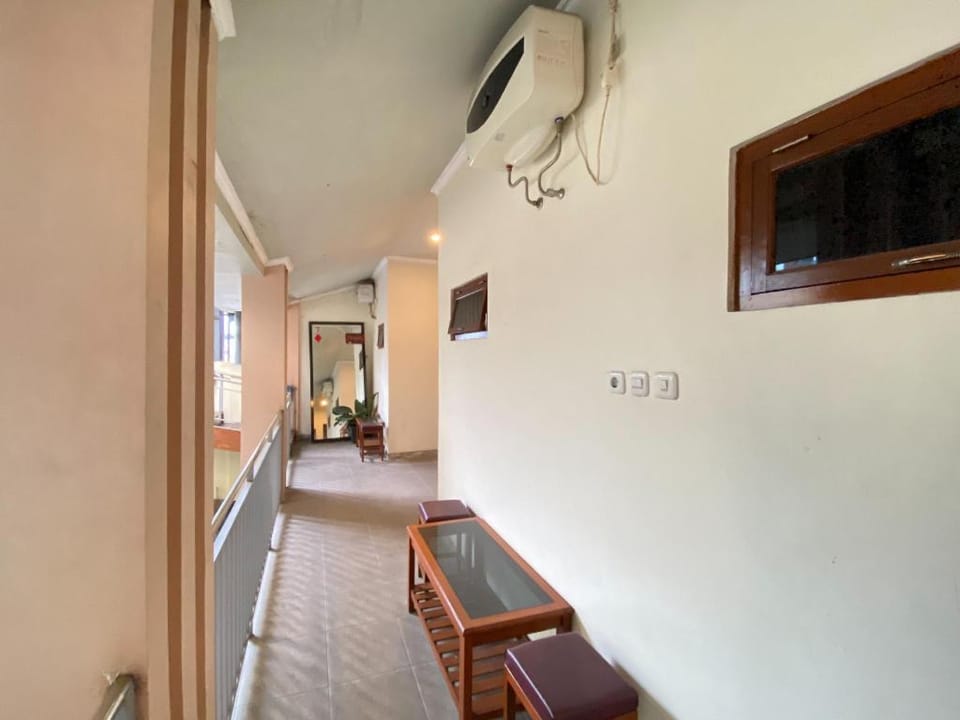 Rimbaku Homestay Syariah near Alun Alun Batu RedPartner Hotel in Batu