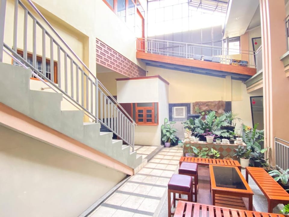 Rimbaku Homestay Syariah near Alun Alun Batu RedPartner Hotel in Batu