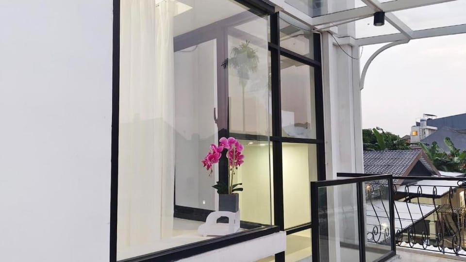 NN House Smart Stay (For Female Only) Hotel in South Jakarta City