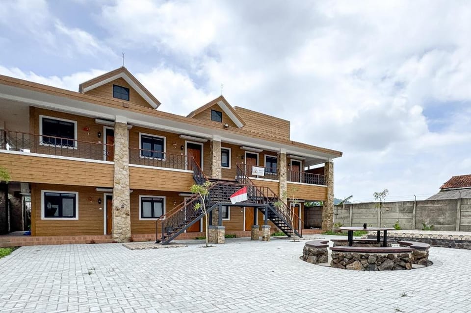 Urbanview Wichita Syariah Cabin Maribaya Hotel in Lembang
