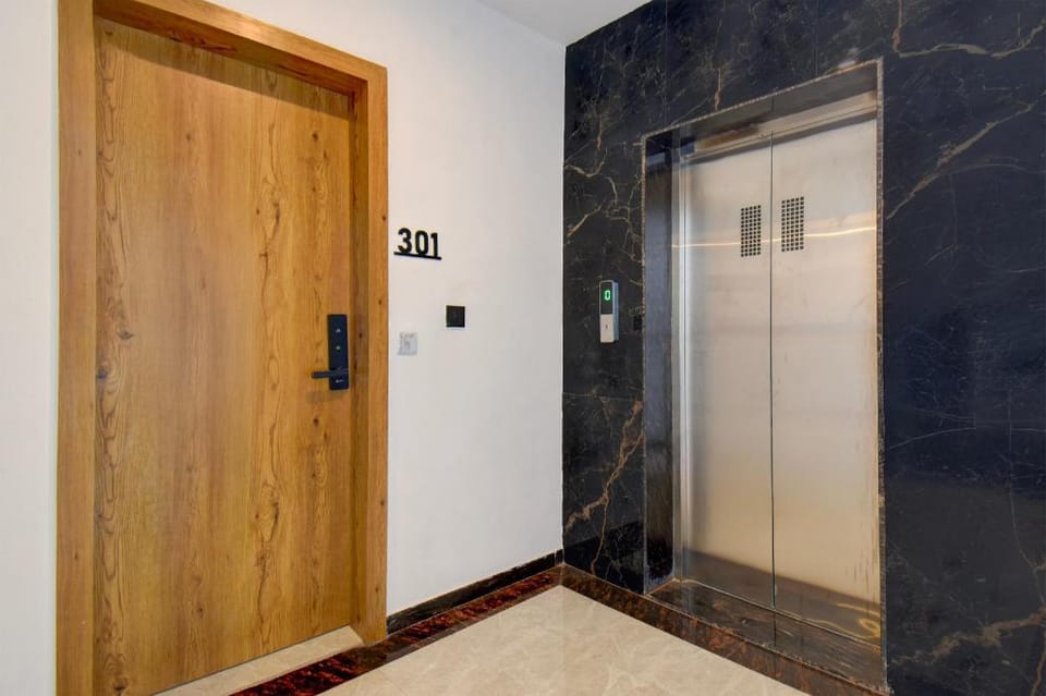 Townhouse Seasons Mall Pune Formerly Hotel City Centre Hotel in Pune