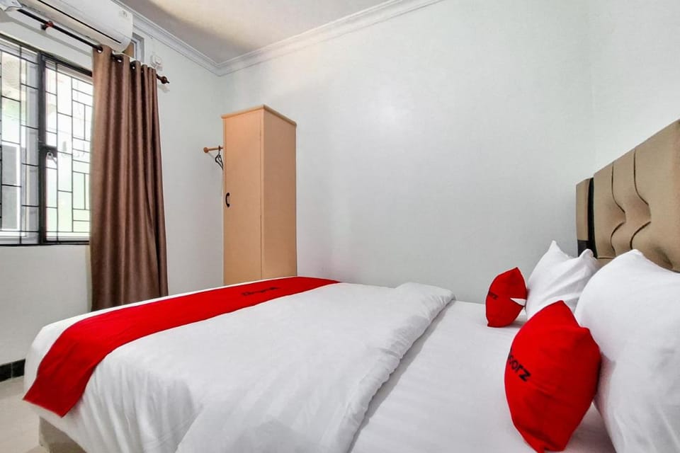 RedDoorz near Living World Pekanbaru Hotel in West Sumatra, Indonesia