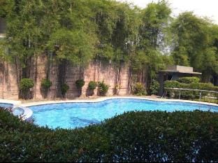 Nature-vibe w/Garden Veranda/Self Check-in/Netflix Apartment in Marikina