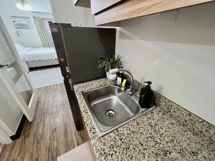 Hotel-Style Resort Condo w/ Balcony Apartment in Las Pinas