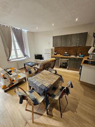 T3 au cur historique de Montluon, gare  10 min Apartment in Montluçon