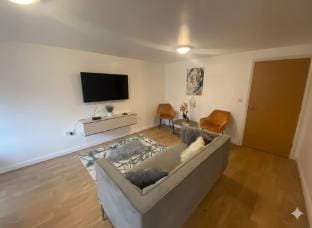 Stylish 2-Bed Manning Gardens Apartment in Croydon