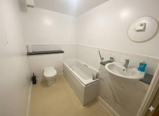 Stylish 2-Bed Manning Gardens Apartment in Croydon