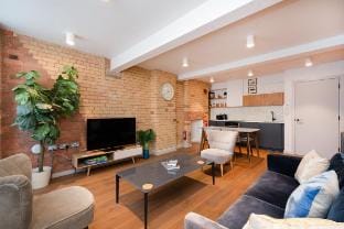 Arty 2 Bedroom Loft in the Heart of Shoreditch Apartment in London Borough of Hackney