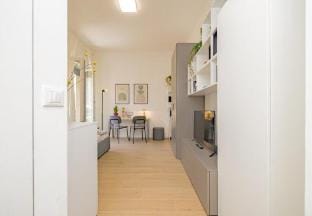 Comfy & Chic near Universita IULM & Famagosta Apartment in Milan