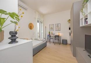Comfy & Chic near Universita IULM & Famagosta Apartment in Milan
