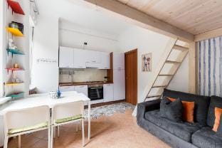 Arco-Cina town, 4 posti letto Apartment in Milan
