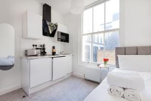 Single Studio - Next to Bayswater st Apartment in City of Westminster