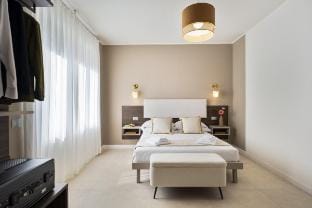 Vivi Milano · 5BR with Terrace & Free Parking Apartment in Milan