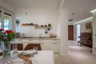 Vivi Milano · 5BR with Terrace & Free Parking Apartment in Milan