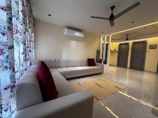 Luxury 4Bedroom Boutique Apartment near Taj Mahal Apartment in Agra