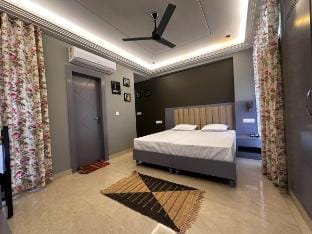 Exclusive Boutique 8Bedroom Residence near Taj Mahal Apartment in Agra