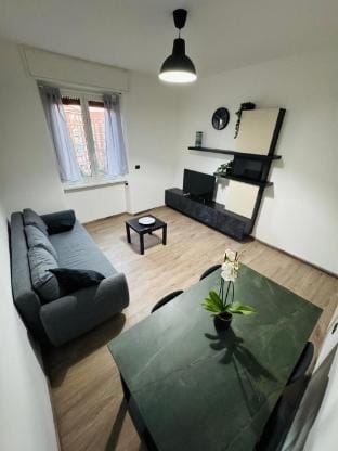 Corner house  Apartment in Milan