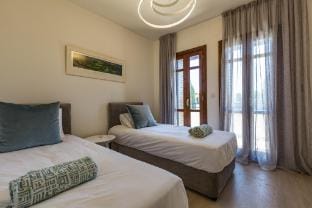 DB11 Adjacent to Aphrodite Hills- Communal Pool Apartment in Kouklia