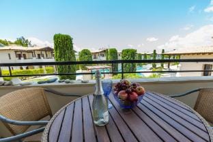 DB11 Adjacent to Aphrodite Hills- Communal Pool Apartment in Kouklia