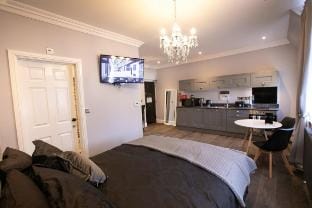 Maddermarket. Lovely, private home from home Apartment in Norwich