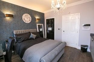 Earlham Park. Accessible suite with wet room Apartment in Norwich