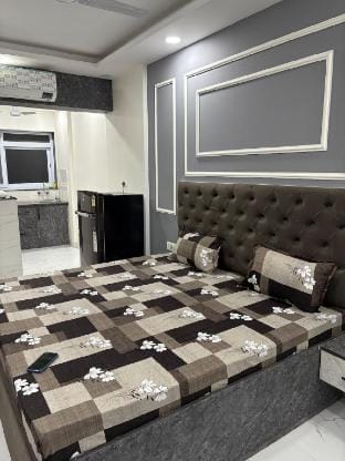 Elegant Studio Apt in West Delhi Apartment in Delhi