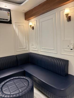 Royal Apartment in West Delhi Apartment in Delhi