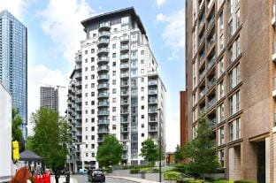 Modern One Bedroom City Tower - Canary Wharf Country House in London