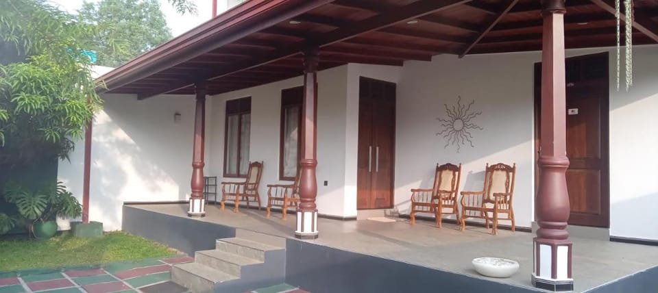 Bliss Lake Holiday Bungalow, Thissawewa Vacation rental in Sri Lanka