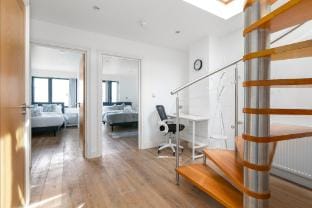 2 Bed Duplex Apartment with Balcony Sleeps 6 in Angel Zone 1 London (F5 24 BS) Vacation rental in London Borough of Islington