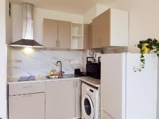 Quiet City Escape by Porte de Versailles/Elevator Vacation rental in Vanves