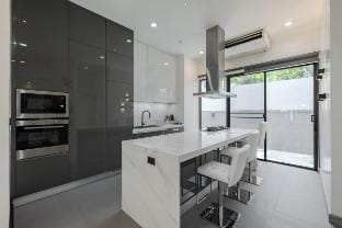 Thong Lo Modern Pool Villa In Center Of Bangkok Vacation rental in Bangkok