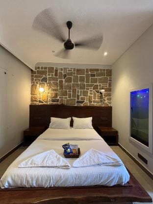 Suite with aquarium in Panjim Vacation rental in Goa, India