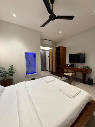 Suite with aquarium in Panjim Vacation rental in Goa, India