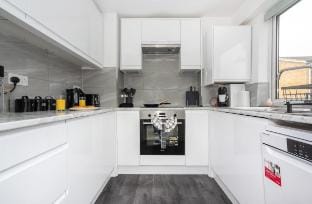 Free Parking | Pool table | Free Storage Vacation rental in Orpington