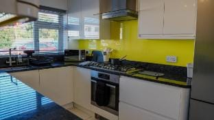 Free Parking | Pool Table | Beckenham Station Vacation rental in Beckenham