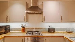 2-Bed Wallington, Sleeps 6, Parking, Near LGW Vacation rental in Croydon