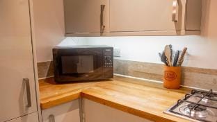 2-Bed Wallington, Sleeps 6, Parking, Near LGW Vacation rental in Croydon