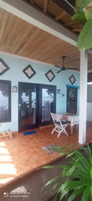 Blue House, Strandhauser Amed Vacation rental in Abang