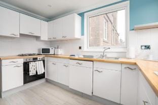 4 Mins walk to the Beach |2BR Home | Free Parking Vacation rental in Stonehaven