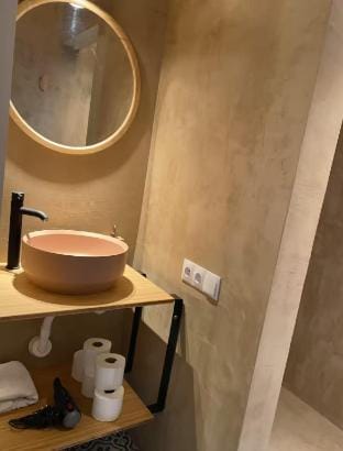 Cosy mountain cabin in the city with patio & pool Vacation rental in L'Hospitalet de Llobregat
