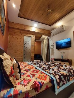 Vrinda Homes | Perfect for Solo & Couples Vacation rental in Noida