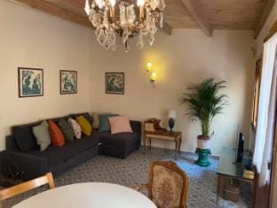 Little home in the patio with pool Vacation rental in L'Hospitalet de Llobregat