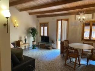Little home in the patio with pool Vacation rental in L'Hospitalet de Llobregat