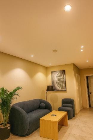 Two rooms, a living room, and a kitchen Vacation rental in Medina