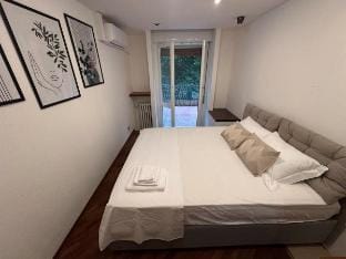 3-bedroom apartment near the city center free park Vacation rental in Reggio Emilia