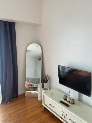 Maison Lumière — near Rockwell Makati, FREE pool Vacation rental in Mandaluyong