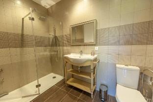 3 Bedroom Cottage Near Carcassonne, Heated Pool Vacation rental in Occitanie